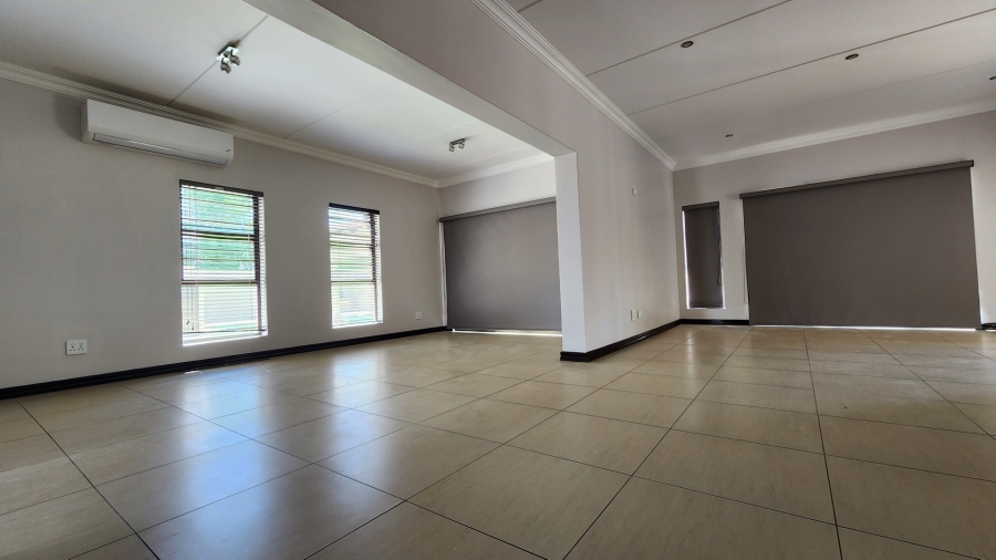 To Let 6 Bedroom Property for Rent in Tuscany Ridge North West